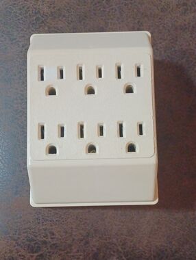 $4 Add-on Off-White 6-Outlet Cube Plug Adapter